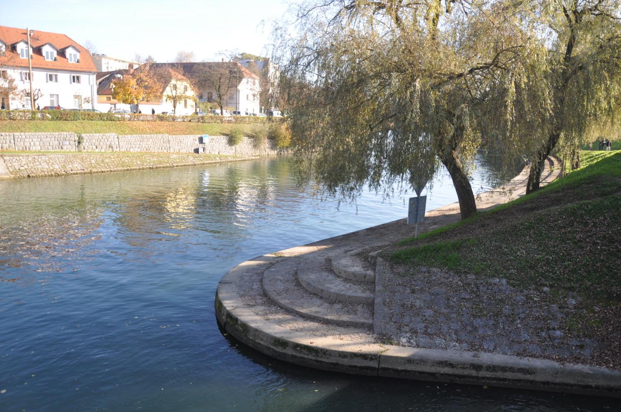 By The River Apartma *